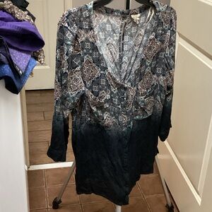 Gimmicks by BKE Blue and Brown Patterned Blouse